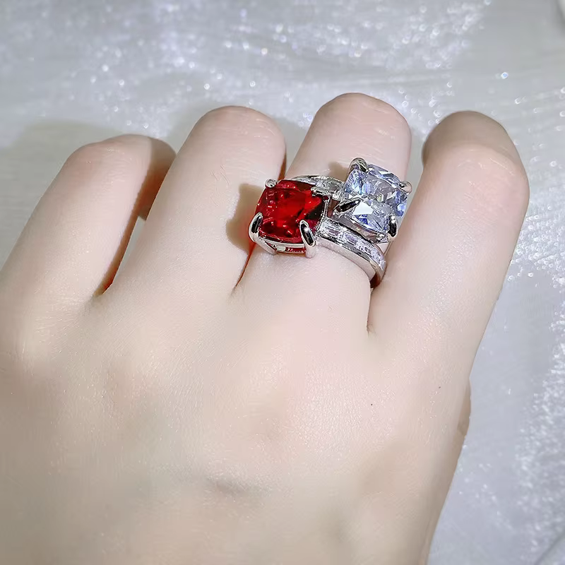 Classic Geometric Moissanite Opening High-Definition Princess Cut Square Ring