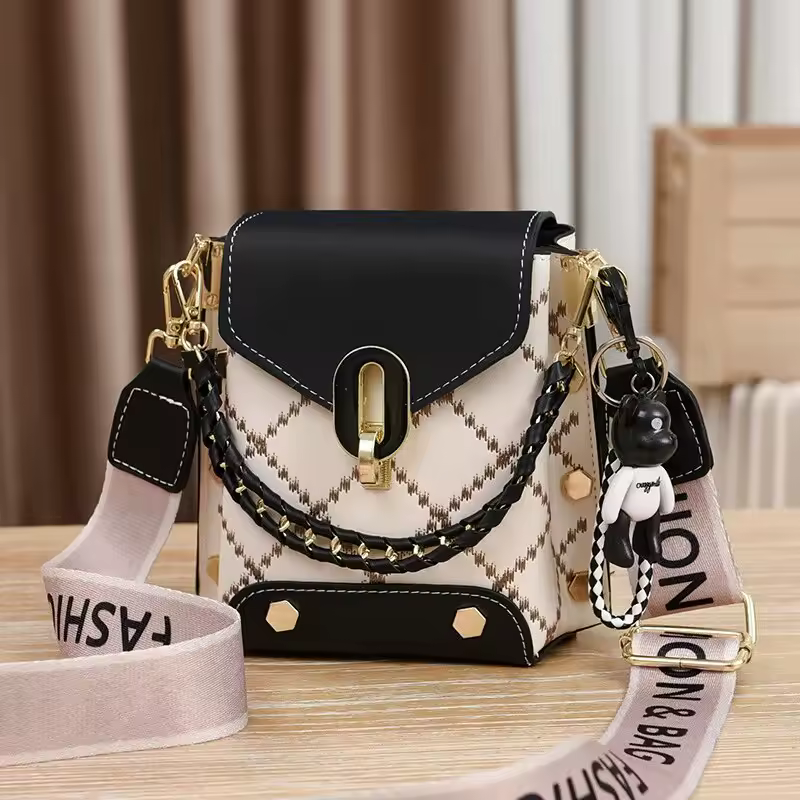 Elegant Chain Leather Diamond Lattice Daily Commuter Shoulder Crossbody Bag