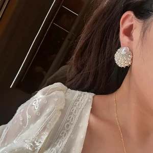 Luxury Copper Alloy Pearl Light Temperament Metal Round Earrings