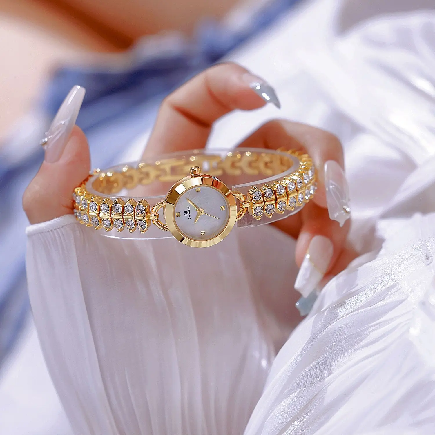 Casual Round Alloy Small Dial Watch Rhinestone Wrist Bracelet Quartz Watch - Image 8