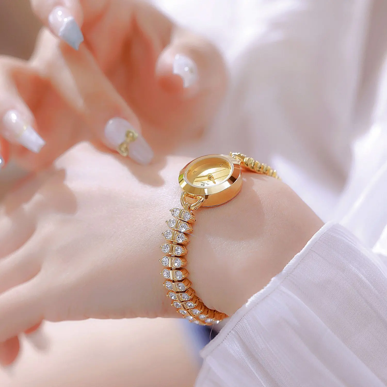 Casual Round Alloy Small Dial Watch Rhinestone Wrist Bracelet Quartz Watch - Image 4