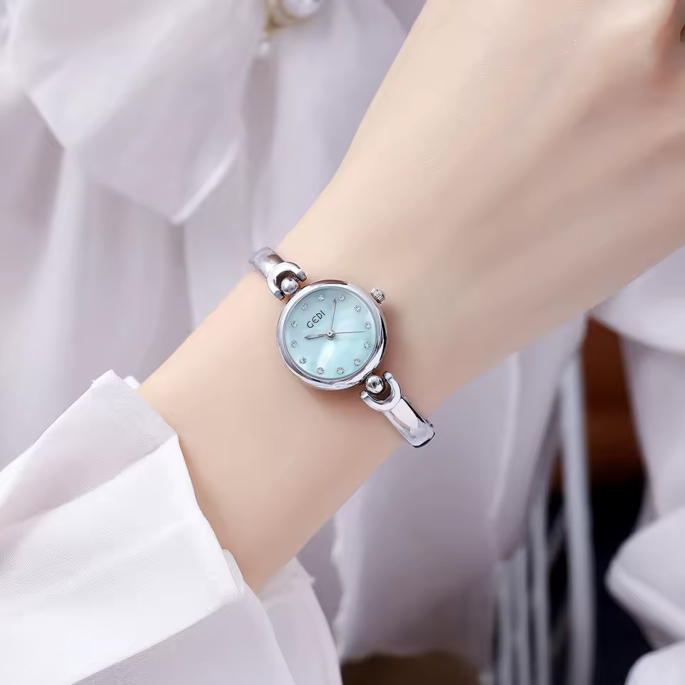 Luxury Simple Exquisite Round Dial Waterproof Clock Bracelet Quartz Watches