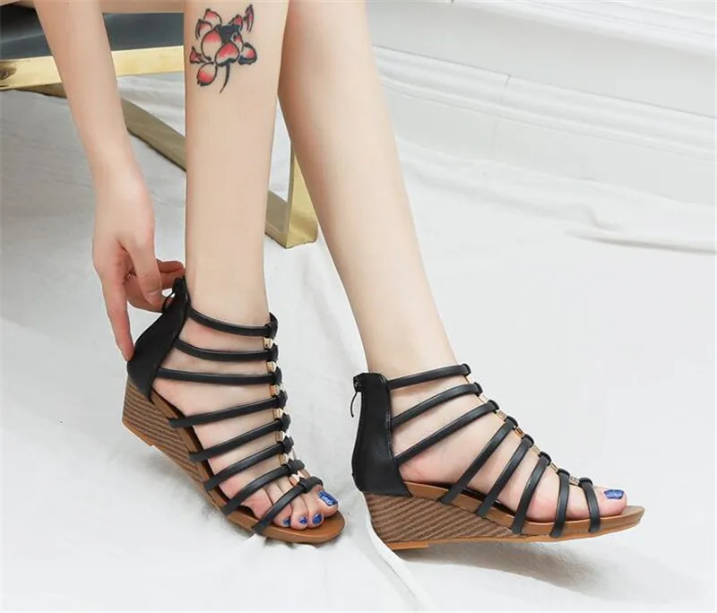 Casual Outdoor Beach Style Comfortable Round Toe Flat Sandal - Image 7
