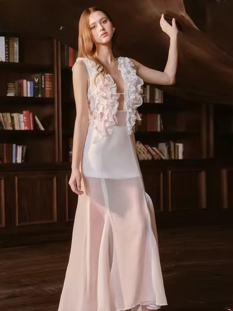 Charming Deep V-Neck Ruffled Flower Mesh Design Sleeveless Dress