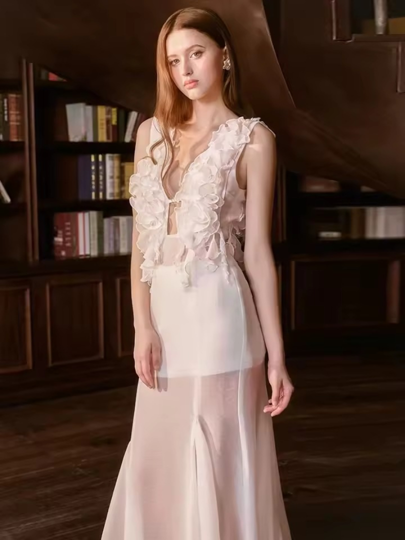 Charming Deep V-Neck Ruffled Flower Mesh Design Sleeveless Dress - Image 4