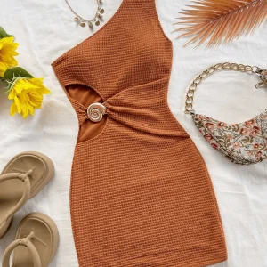 Elegant Diagonal Collar Off-the Shoulder Hollowed-Out Metal Buckle Mini Dress