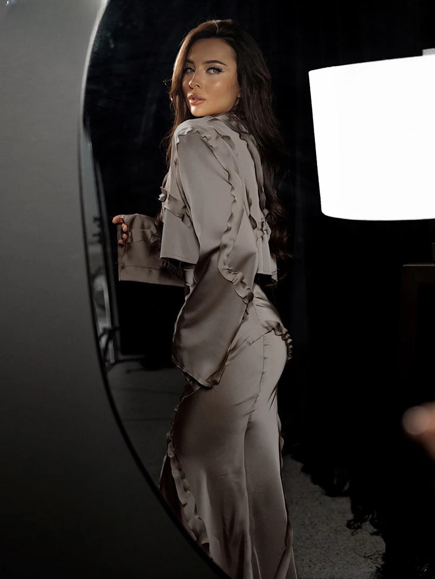 Elegant Long Sleeve Crop Top With High Waist Long Skirt Set - Image 3