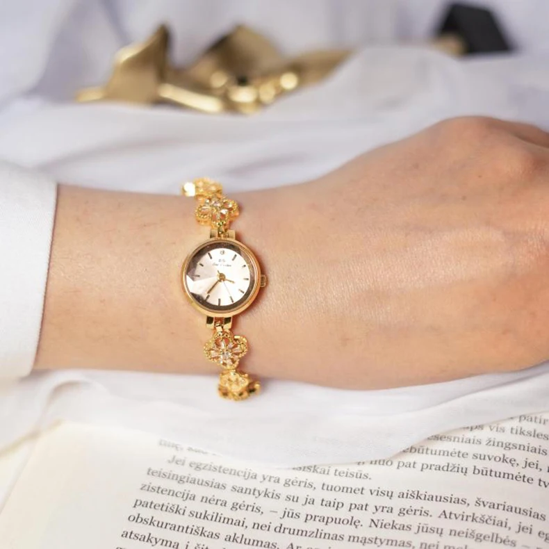 Elegant Round Case Alloy Water-Resistance Lucky Bracelet Waterproof Quartz Watch - Image 3