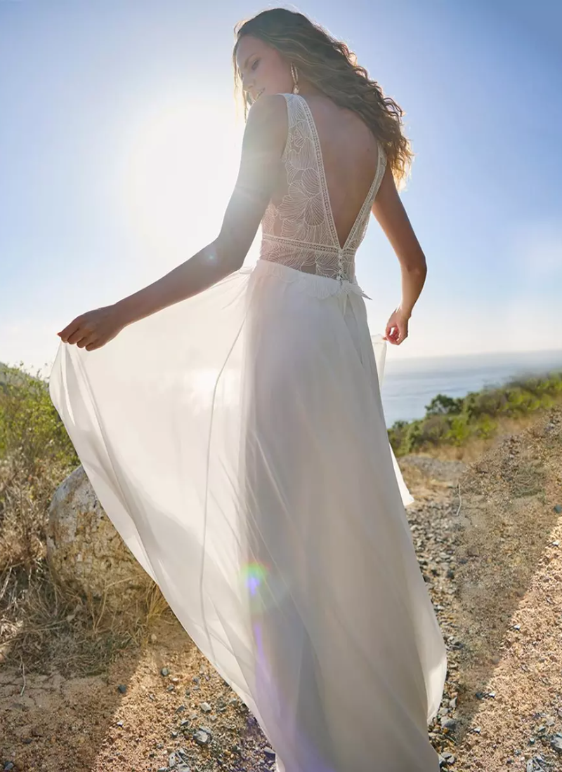 Functional Buttons Sleeveless V-Neck Ball Gown With Train Natural Waist Dress - Image 4