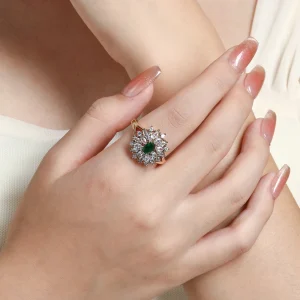 Luxurious Shiny Inlaid Vermiculite Flower -Shaped Design Wedding Party Ring