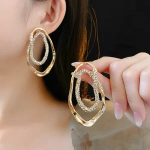 Luxury Geometric Rhinestone Design High Sense Light Stud Earrings