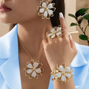Trendy Hollow Flower Necklace Pendant Chain Fashion Jewelry Sets