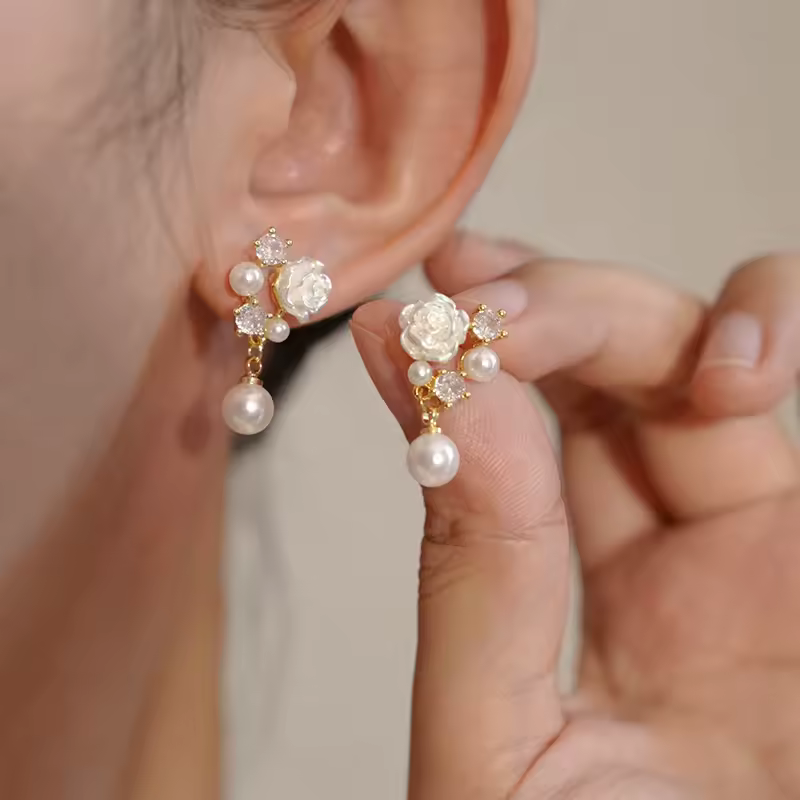 Classic Copper Alloy Temperament Statement Wedding Shell Flower Pearl Stud Earrings
