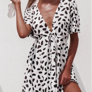 Casual  V Neck Bottom Wrap Sand Spot Mini  Bodycon Dress