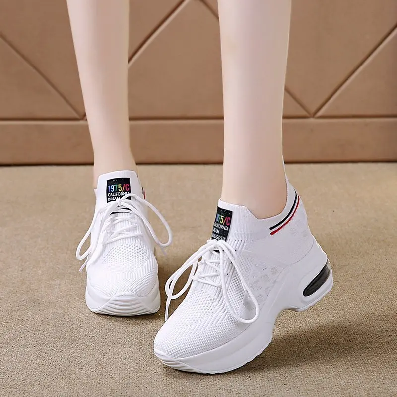 Designer Tennis Breathable PU Fabric Retro Lace-Up Sneakers - Image 2
