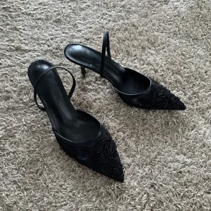 Luxury Brand Mesh Embroider Pointed Toe Sling-back Party High Heels Sadnal