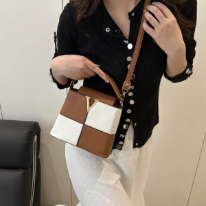 Luxury Light Contrast Color High-end Bucket Simple Stitching Commuter Shoulder Messenger Handbag