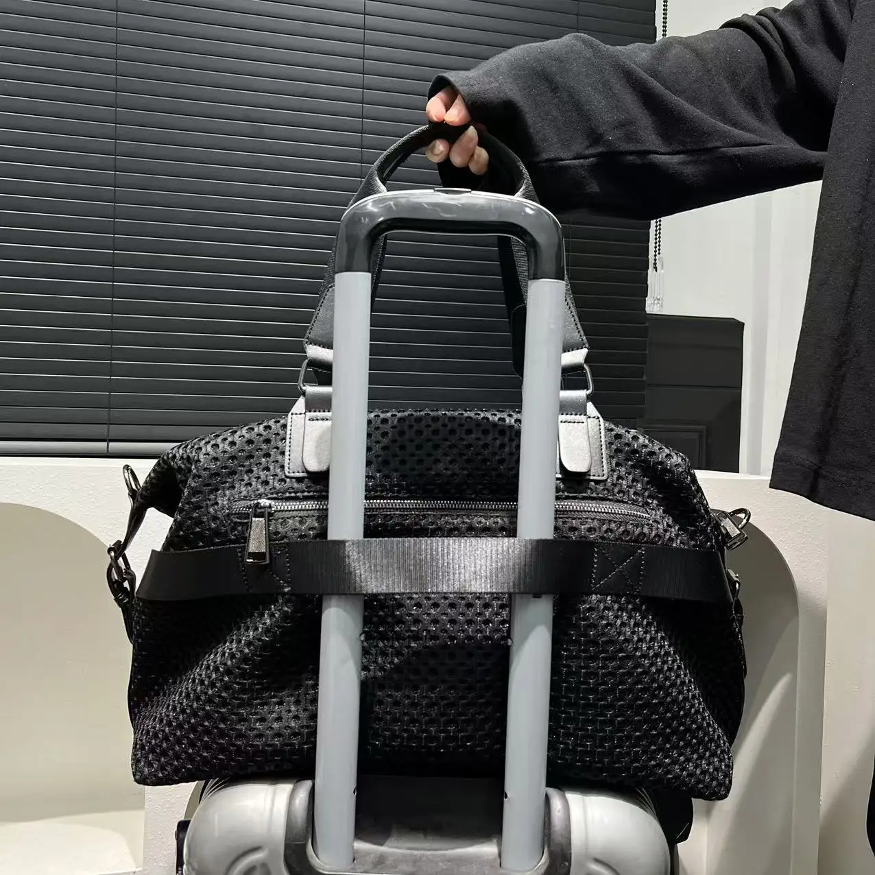 Mesh Nylon Adhesive Large Capacity Splicing Short Distance Travel Casual Handbag - Image 8