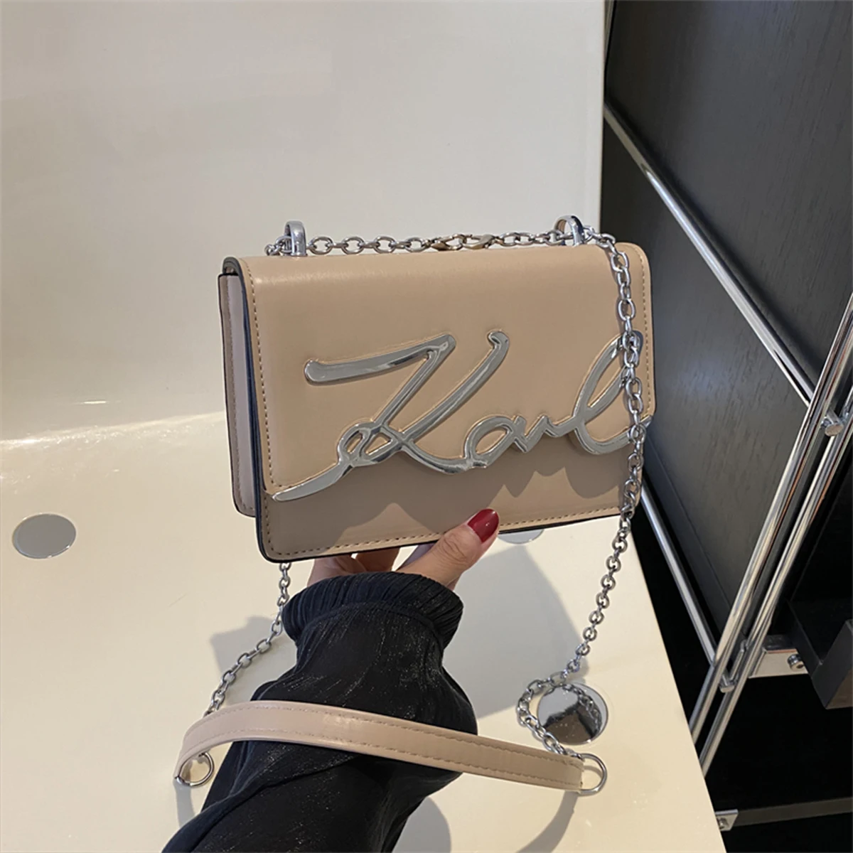 Metal Letter Chain Link Strap Magnetic Button for Daily Use Crossbody Bag - Image 3