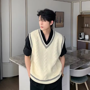 Casual Preppy Style V-neck Loose-fit Top Cable Knit Vest Men's Sweater